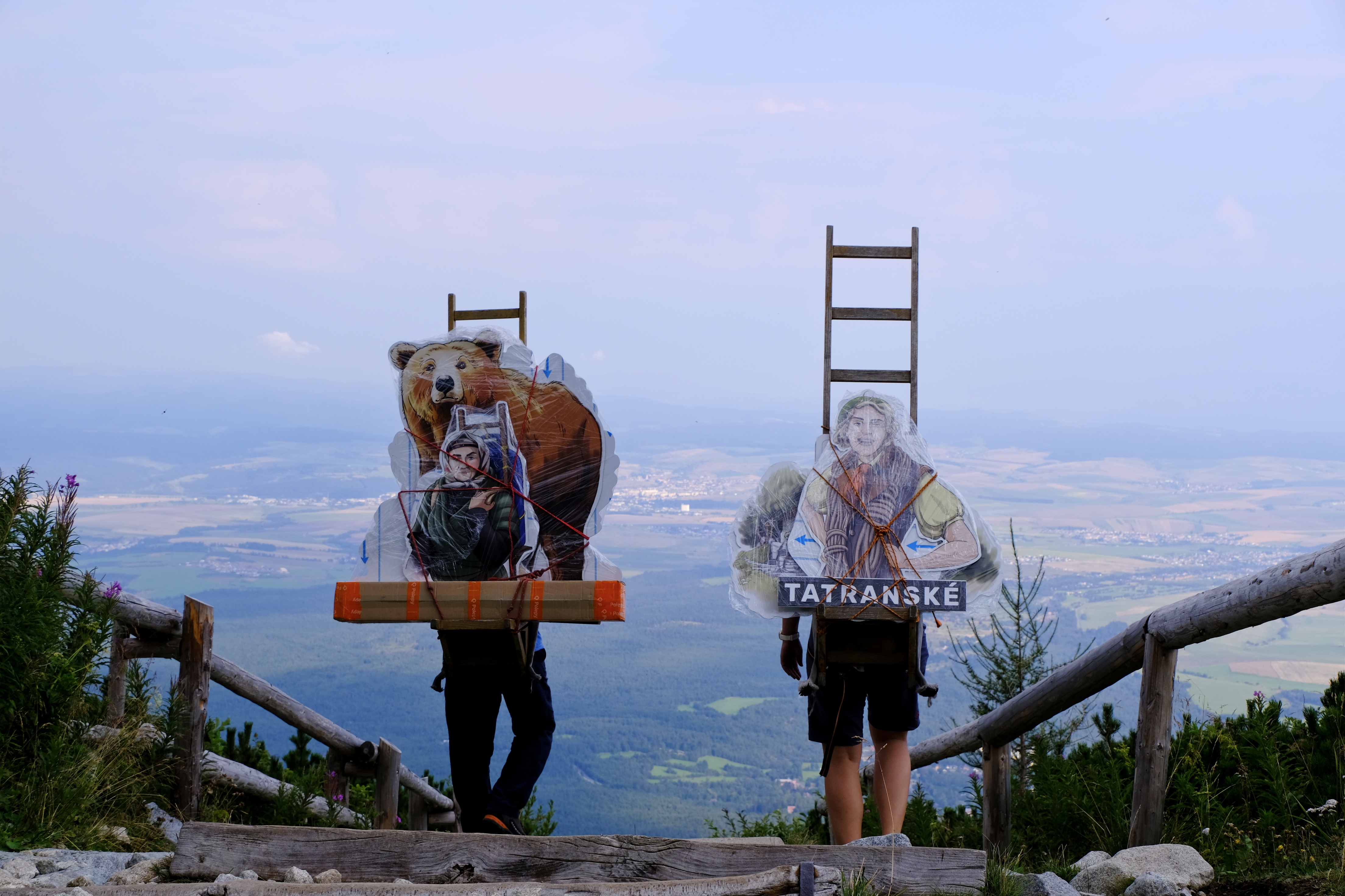 Chystáme výstavu na Skalnatej chate / foto: Martin Krasuľa